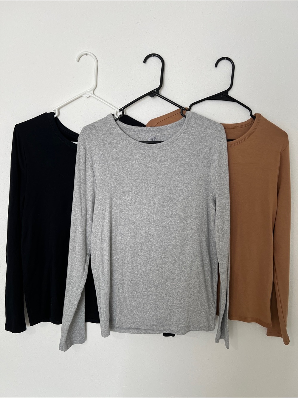 Gap Women’s Modern T Long Sleeve Crewneck Top - Gray, Black & Brown